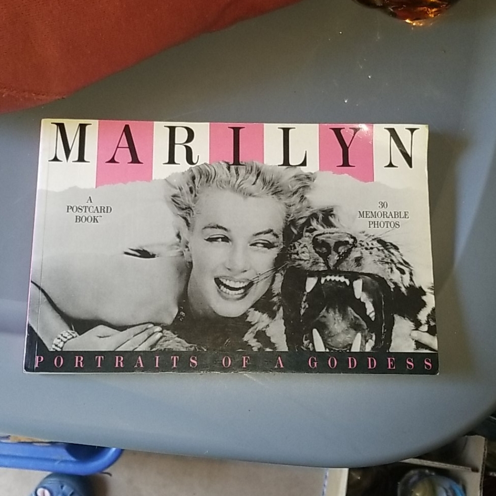 1990 Unused Marilyn Monroe Postcard Photo Book 30 Postcards